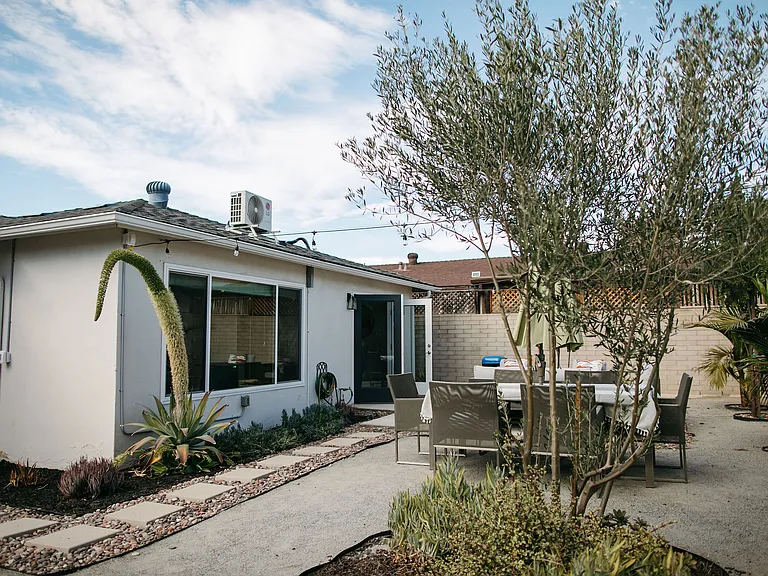 4588 Winona Ave — Photo 88