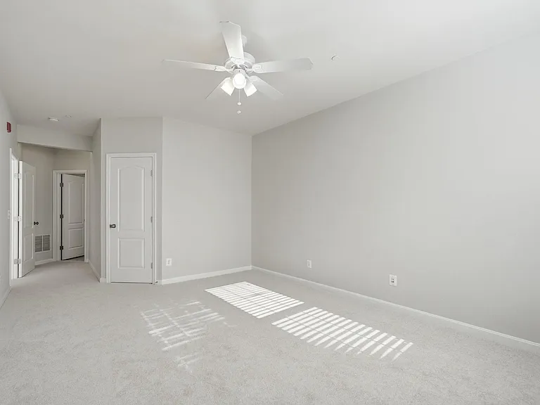 24678 Byrne Meadow Sq — Photo 12