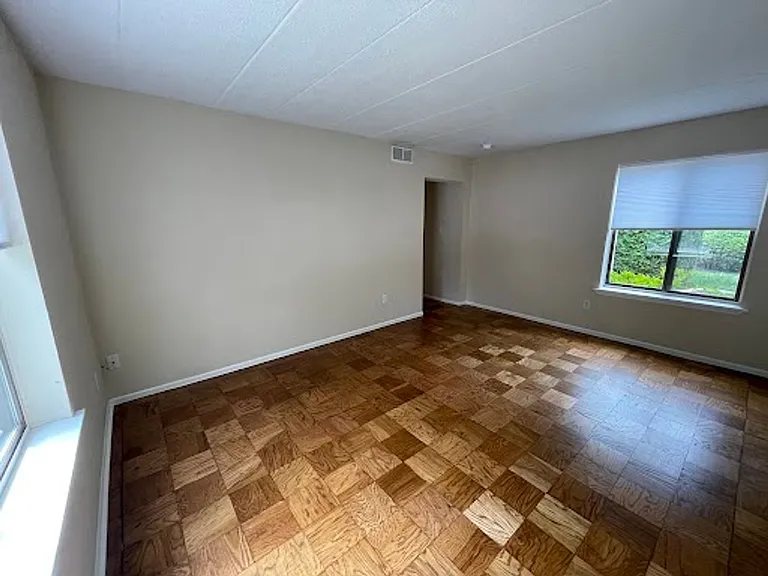 411 W Conestoga Rd — Photo 27