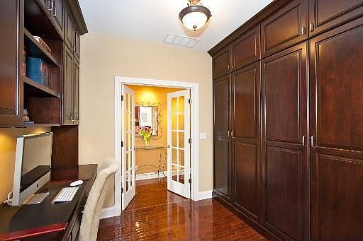 4th image of 921 N Lasalle St APT 12