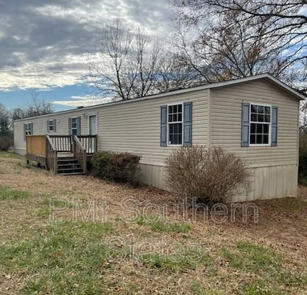 1374 Meadowlark Ln — Photo 2