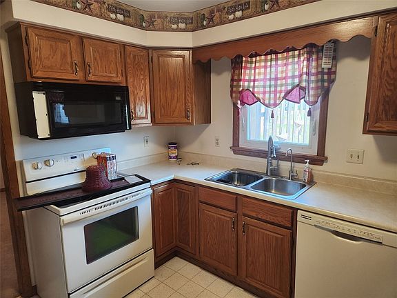 5th image of 4829 Village Cir