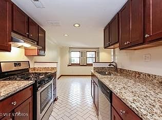 3rd image of 2035 N Sedgwick St #G