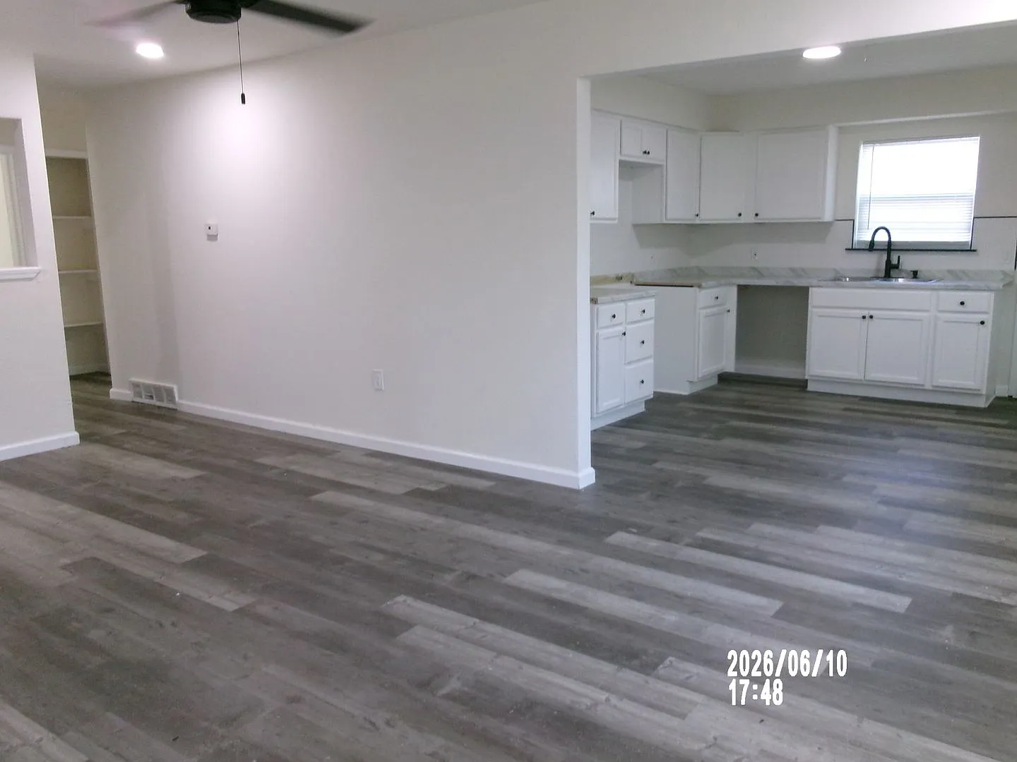 Very Nice Home In The Ridgecrest Area. Pets Negotiable With Owners Approval — Photo 3