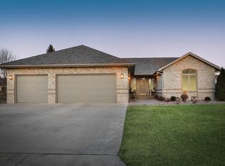 1130 Clover Ln SE, Owatonna, MN 55060