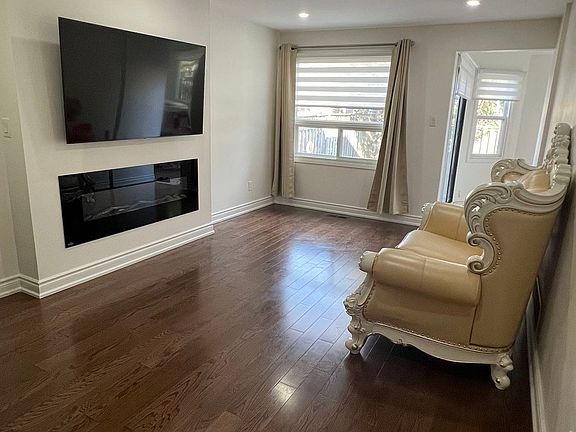 5th image of 75 Cairns Dr