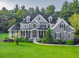 8 Bayberry Ln, Hadley, MA 01035
