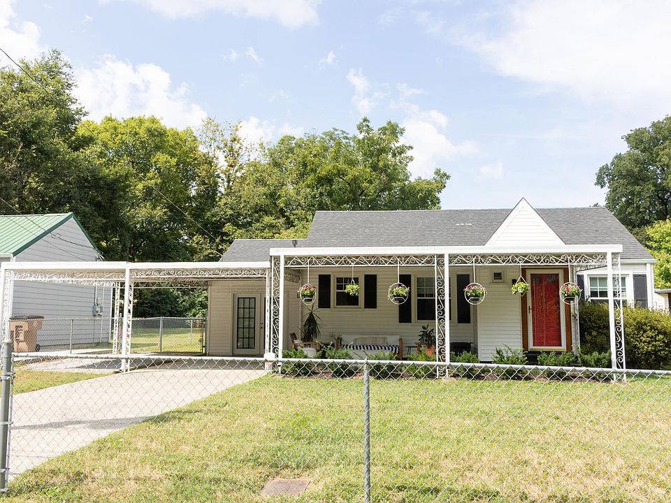 Fully fenced yard with 2 undercover car spaces and covered front porch