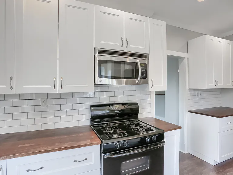 148 Dahlia St — Photo 3