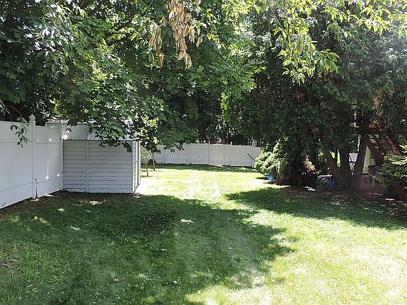 2nd image of 28 Lakeward Ave