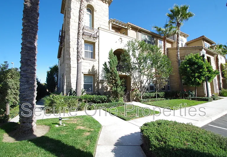 208 Riverdale Ct #715 — Photo 1
