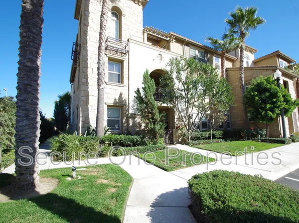 208 Riverdale Ct APT 715, Camarillo, CA 93012