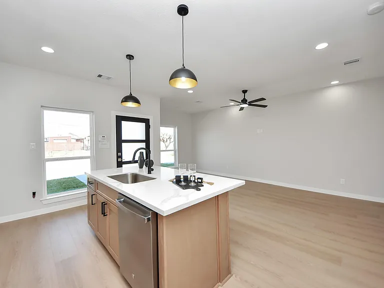 9824 Nedwald St — Photo 23