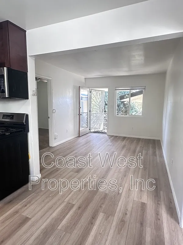 2 bed, 2.0 bath, 700 sqft, $2,350 — Photo 3