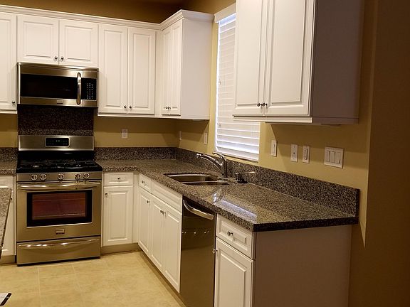 4th image of 1793 Daffodil Ave