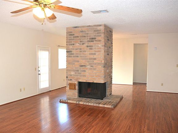 2nd image of 3807 Flintrock Ln