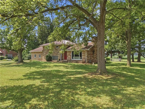 11501 Manchester Ave SW, Beach City, OH 44608