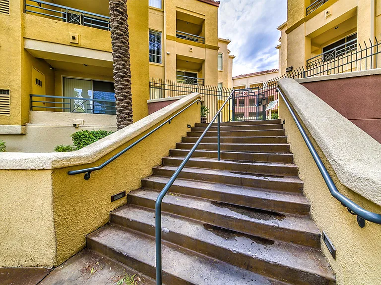 220 E Flamingo Rd — Photo 13