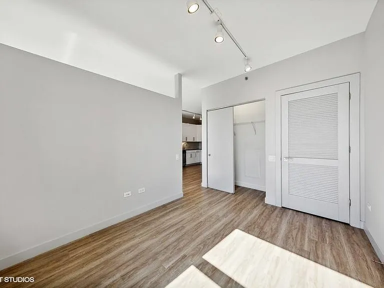 330 S. Wells St — Photo 50