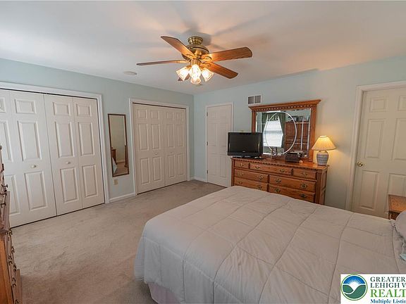 3rd image of 2117 W Walnut St