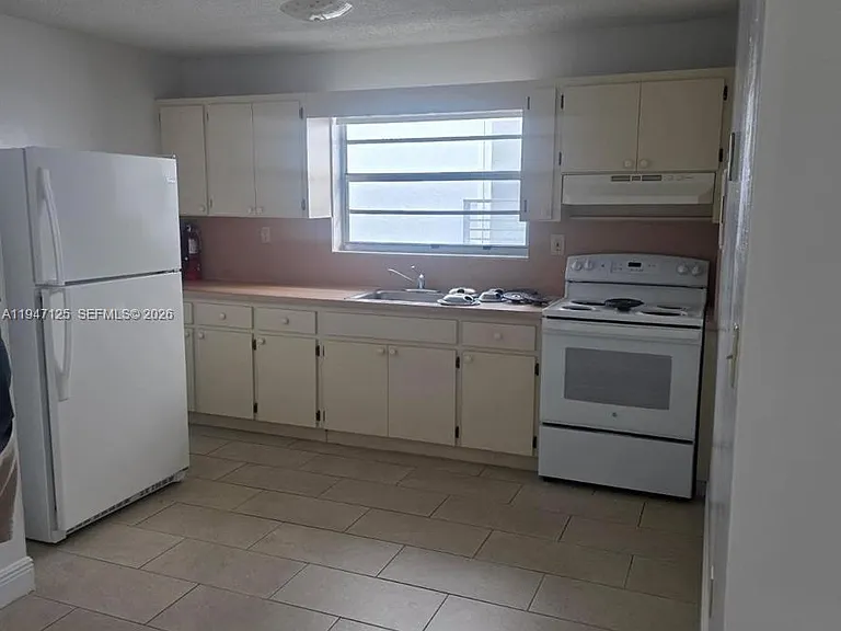 1575 NW 1st St #3 — Photo 2