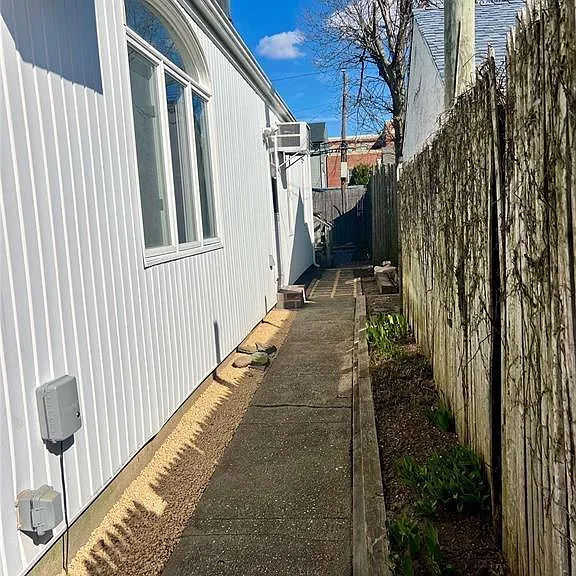 615 W Market St #UPPER — Photo 12