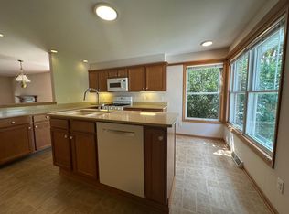 7006 Parker Hill Dr, Madison, WI 53719