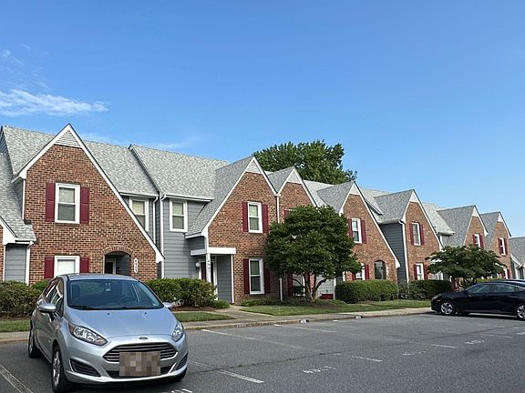 3rd image of 4903 Hillery Ct