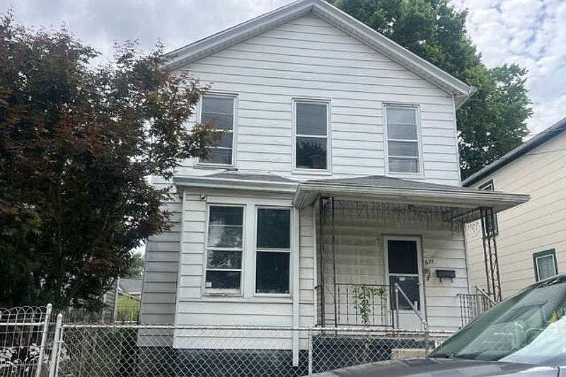 1st image of 621 S 11th St