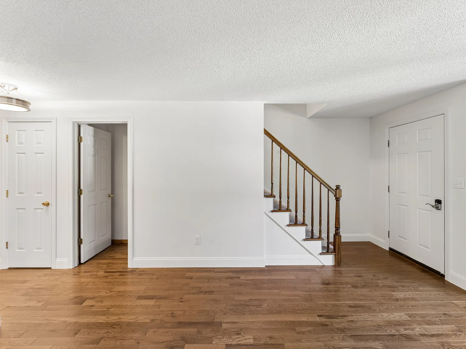2 bed, 1.5 bath, 1052 sqft, $2,500 — Photo 3