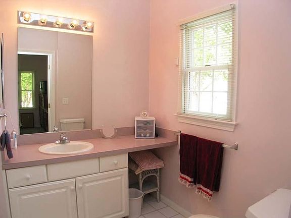 5th image of 227 Allerton Commons Ln