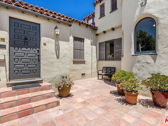 5th image of 1306 Carmona Ave