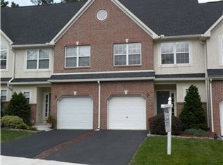 4 Forest Gate Ln, Wilmington, DE 19810