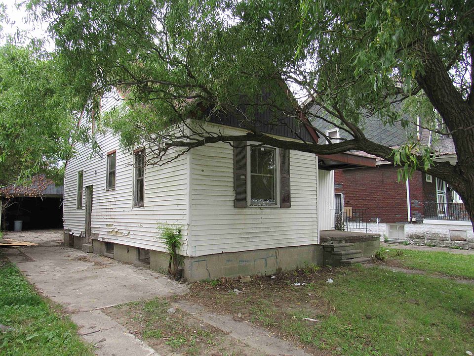 18645 Hickory