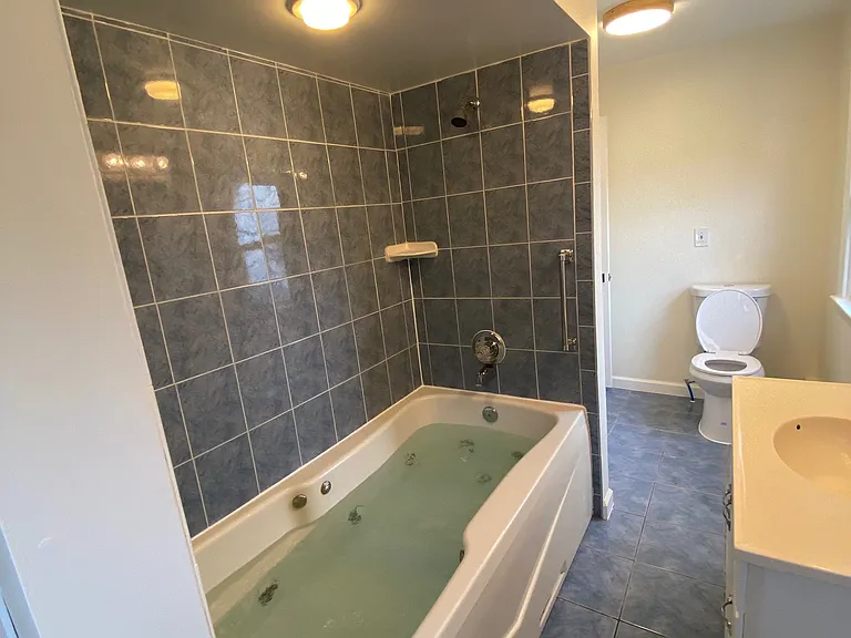 129 Beech St — Photo 38