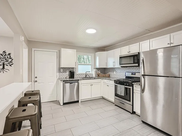 2323 Polar Rock Ave SW — Photo 16