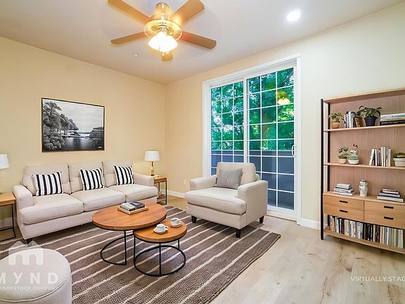 2nd image of 425 Harriet Ln