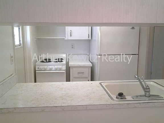 2nd image of 412 Lafayette St APT B