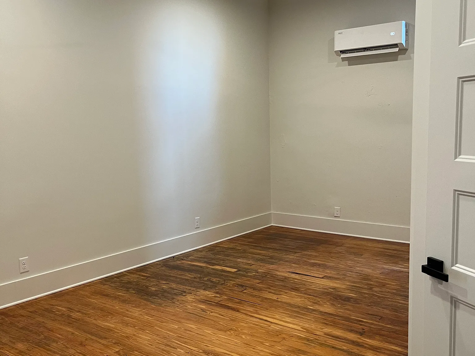 2 bed, 1000 sqft, $1,400 — Photo 2