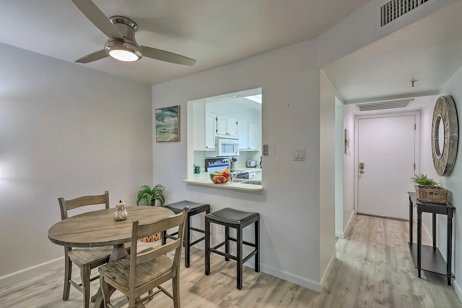 2 bed, 2.0 bath, 850 sqft, $2,403 — Photo 3