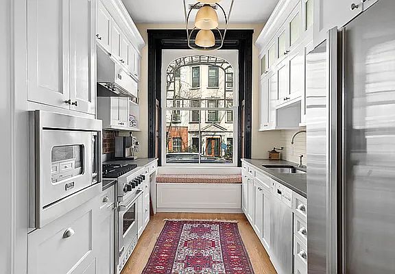 4th image of 122 W 88th St