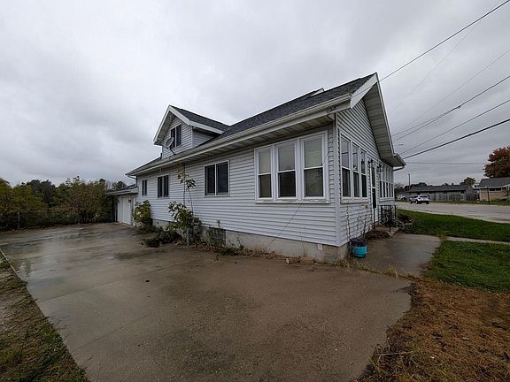 2nd image of 2902 Forest AVENUE