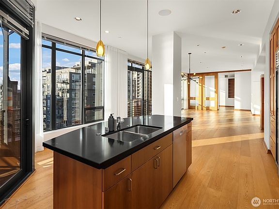 5th image of 2716 Elliott Avenue #1204