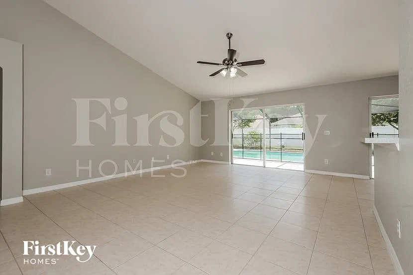 4 bed, 2.0 bath, 2500 sqft, $3,390 — Photo 3