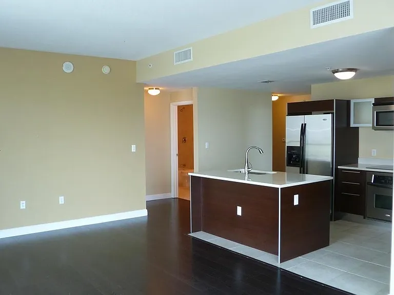 1900 N Bayshore Dr #2120 — Photo 1
