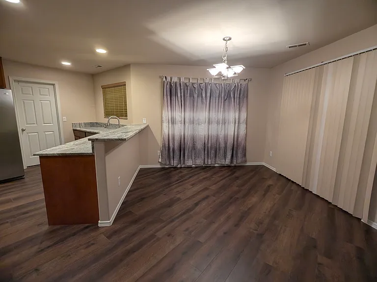38 Dr SE — Photo 4
