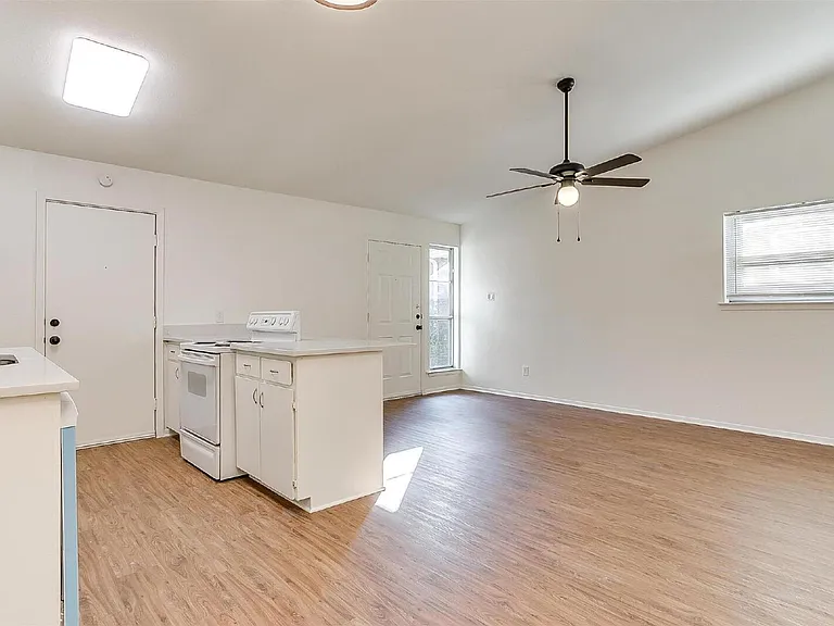 1824 Fairmount Ave — Photo 16