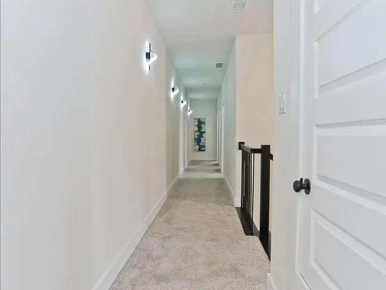 835 Winston St — Photo 17