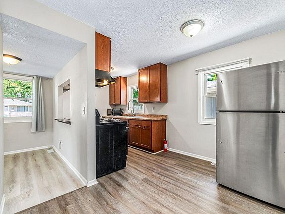 5th image of 12611 Kipling Ave S