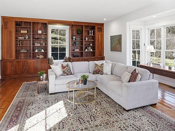 4th image of 9200 Indian Hill Rd